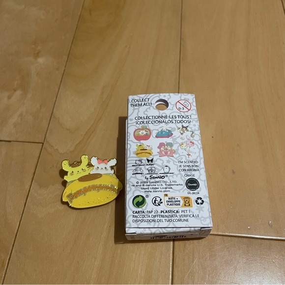 New sanrio pompompurin pin - Picture 2 of 4